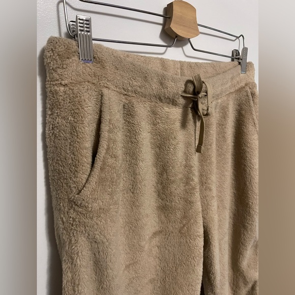 Old Navy Women’s Fake Fur Joggers, Size M - Picture 2 of 3